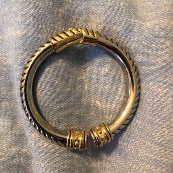 Hinged Classic Cable Cuff Pink Rhinestone End Cap Bracelet - Picture 8 of 8